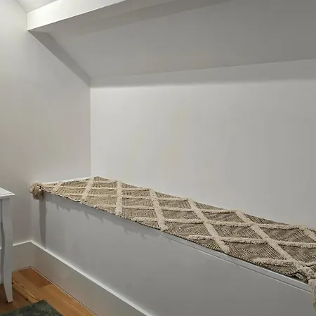 Upper Story 1br Ac And Workspace * 포르투