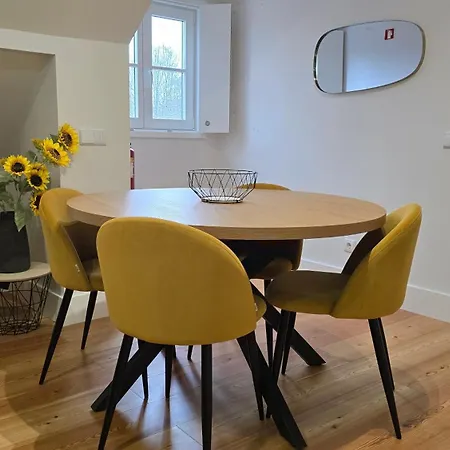 Upper Story 1br Ac And Workspace