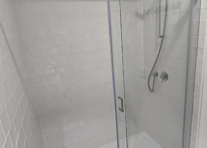 Apartment Upper Story 1br Ac And Workspace *