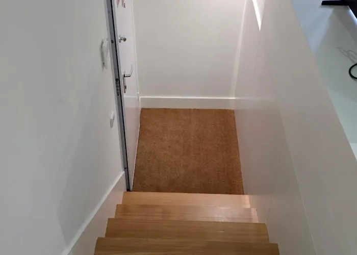 Upper Story 1br Ac And Workspace *