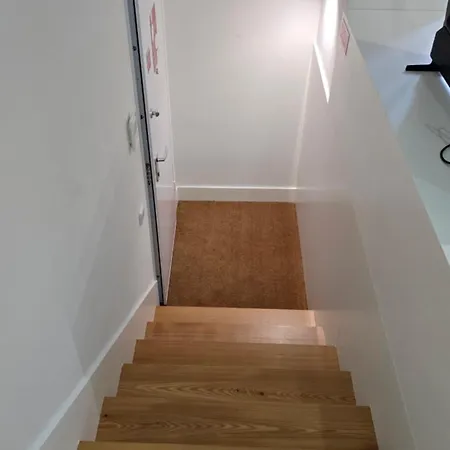 Upper Story 1br Ac And Workspace *
