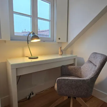 Upper Story 1br Ac And Workspace Lägenhet
