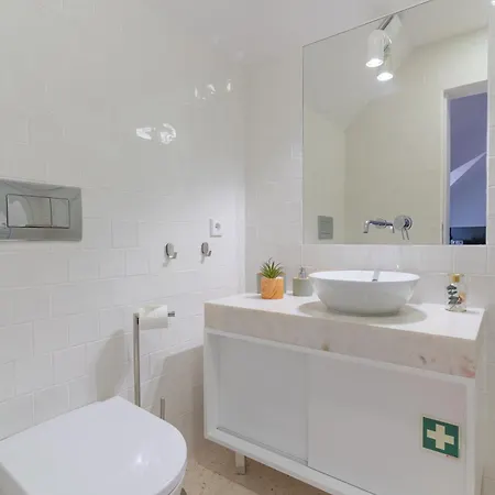 Upper Story 1br Ac And Workspace Daire