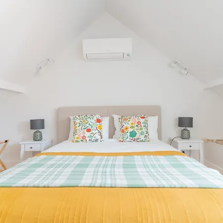 Upper Story 1br Ac And Workspace Porto