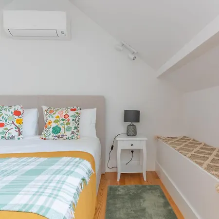 Daire Upper Story 1br Ac And Workspace *