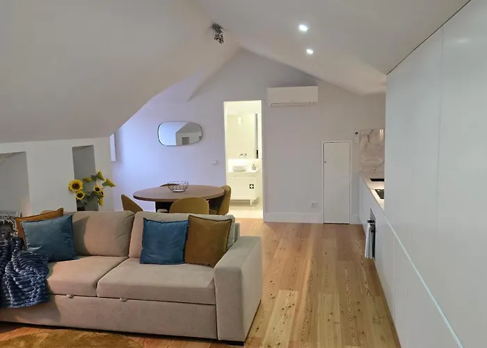 Upper Story 1br Ac And Workspace