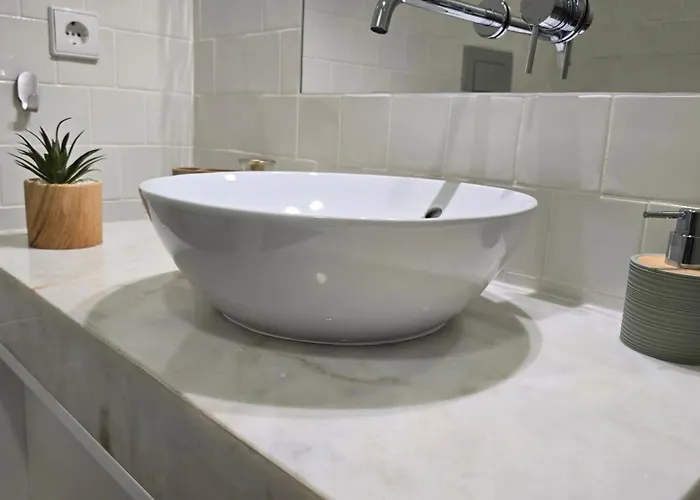 Upper Story 1br Ac And Workspace * 波尔图