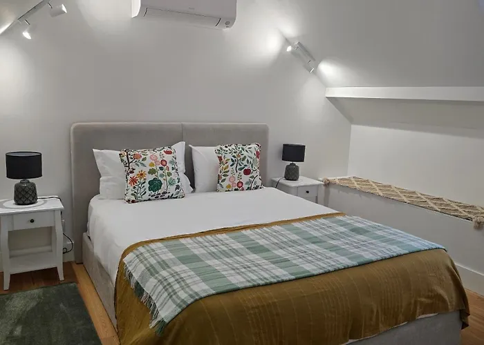 Upper Story 1br Ac And Workspace